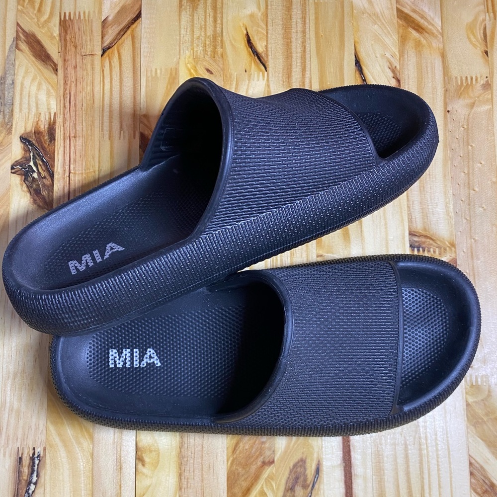 MIA black slides #summer #black #MIA #slides #women